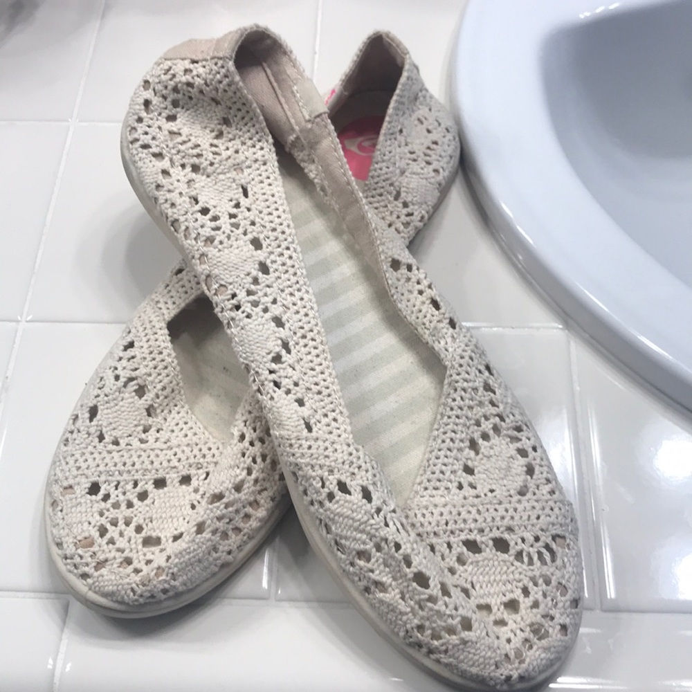 Lace flats